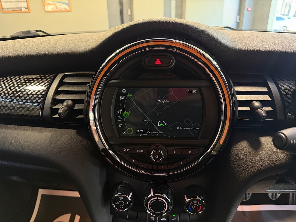 Mini Hatch Cooper S Sport YG69NPN White #2