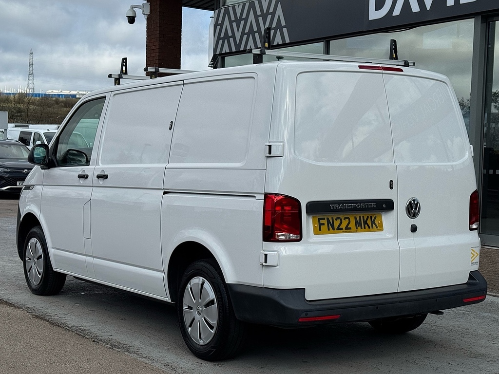 Volkswagen Transporter Tdi T28 Startline 110Ps Swb With Air Con, Rev Cam, FN22MKK White #4
