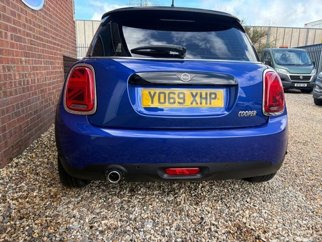 Mini Hatch 1.5 Cooper Classic Hatchback YO69XHP Blue #4