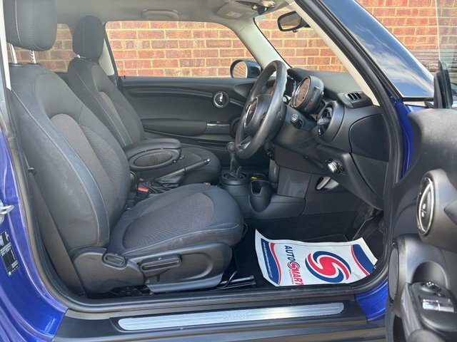 Mini Hatch 1.5 Cooper Classic Hatchback YO69XHP Blue #3