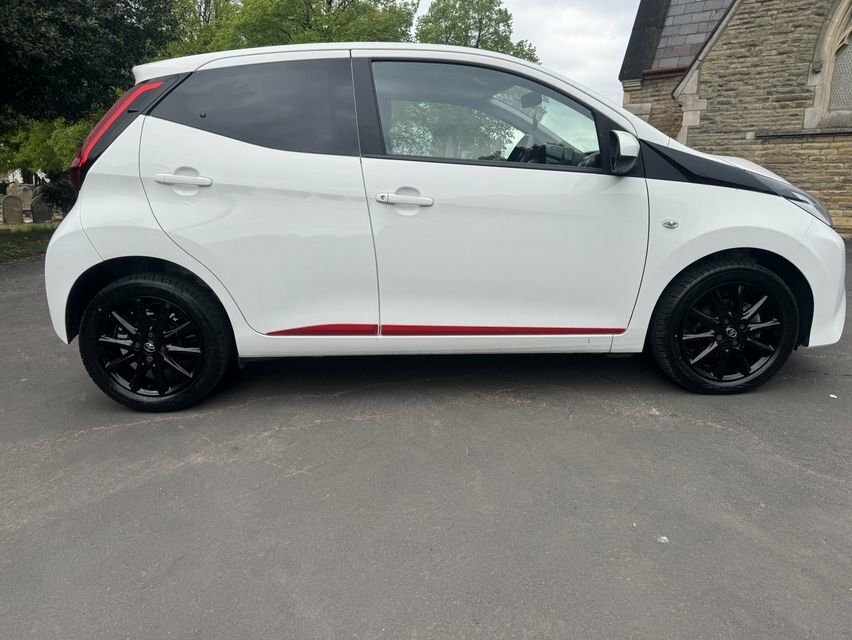 Toyota Aygo 1L X-press HJ68ERO White #6