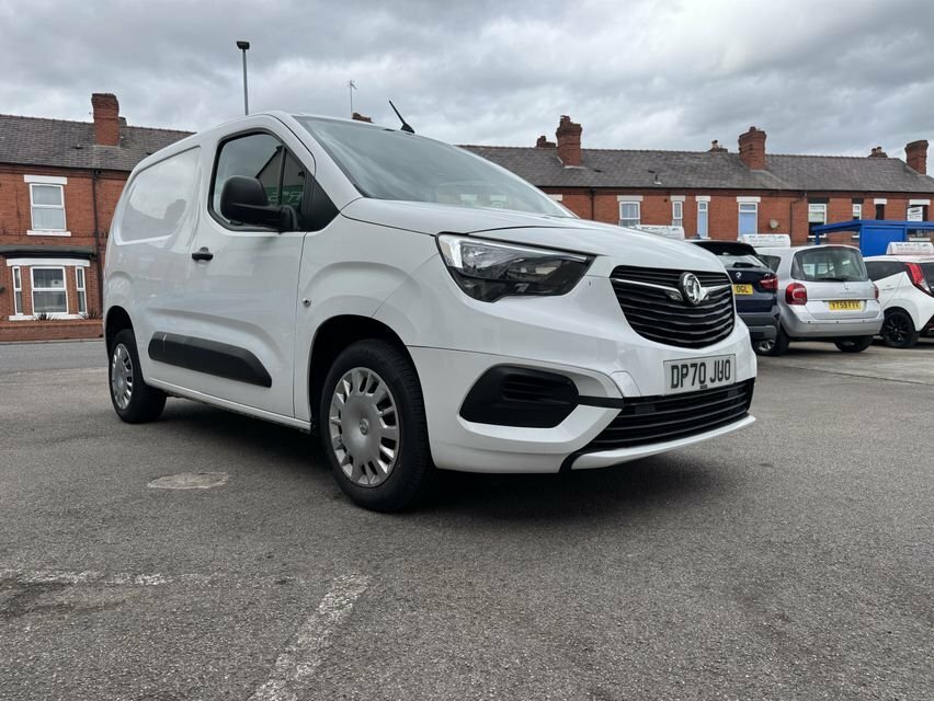 Vauxhall Combo 1.6L Sportive DP70JUO White #5