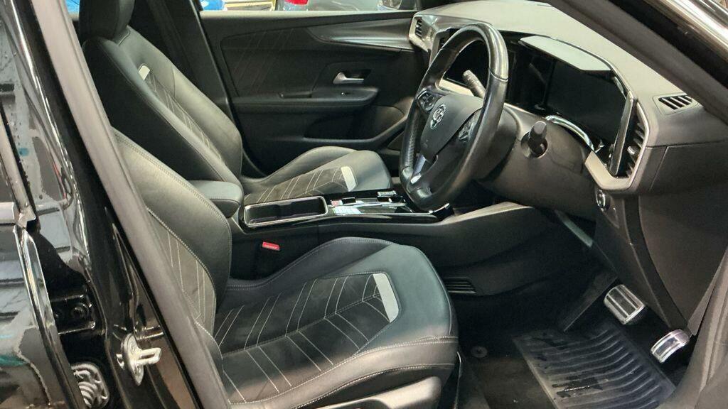 Vauxhall Mokka-e Suv DA72AWW Black #2
