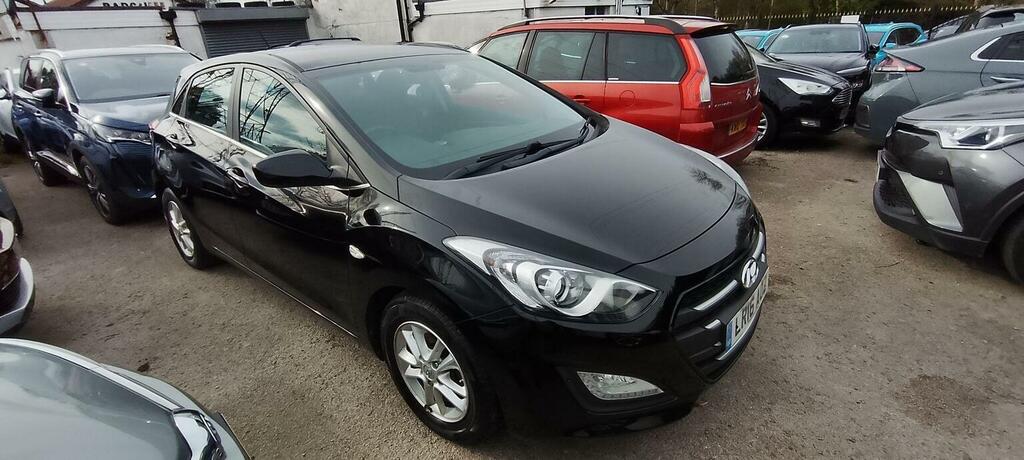 Hyundai I30 1.6 Crdi Blue Drive Se Euro 6 Ss Black #2