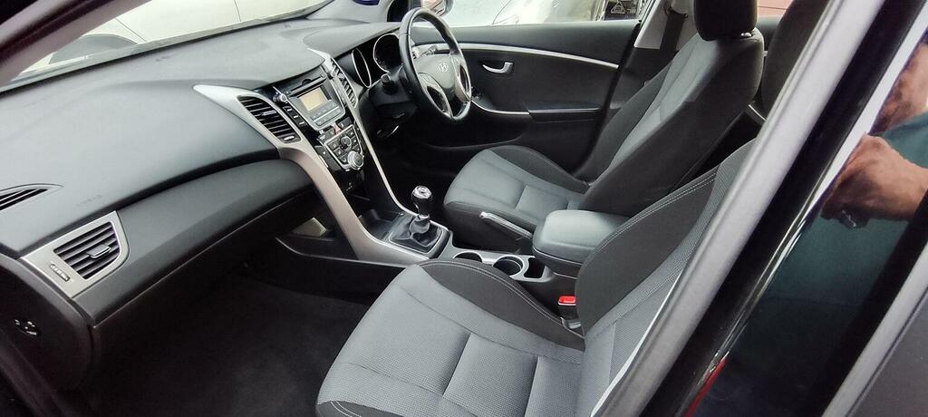 Hyundai I30 1.6 Crdi Blue Drive Se Euro 6 Ss Black #5