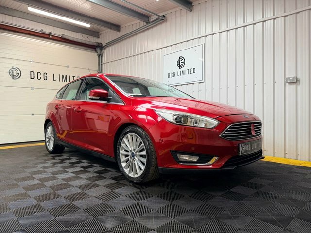 Ford Focus Ecoboost Titanium X Hatchback Red