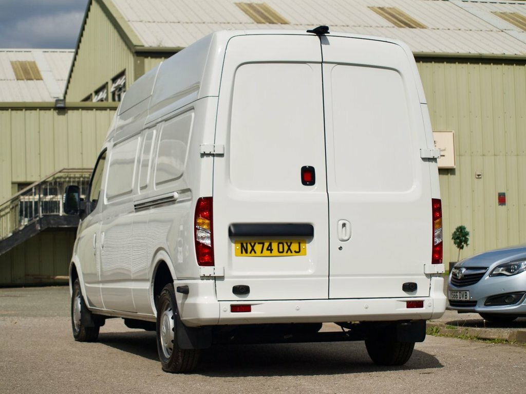 Mpv NX74OXJ White #2
