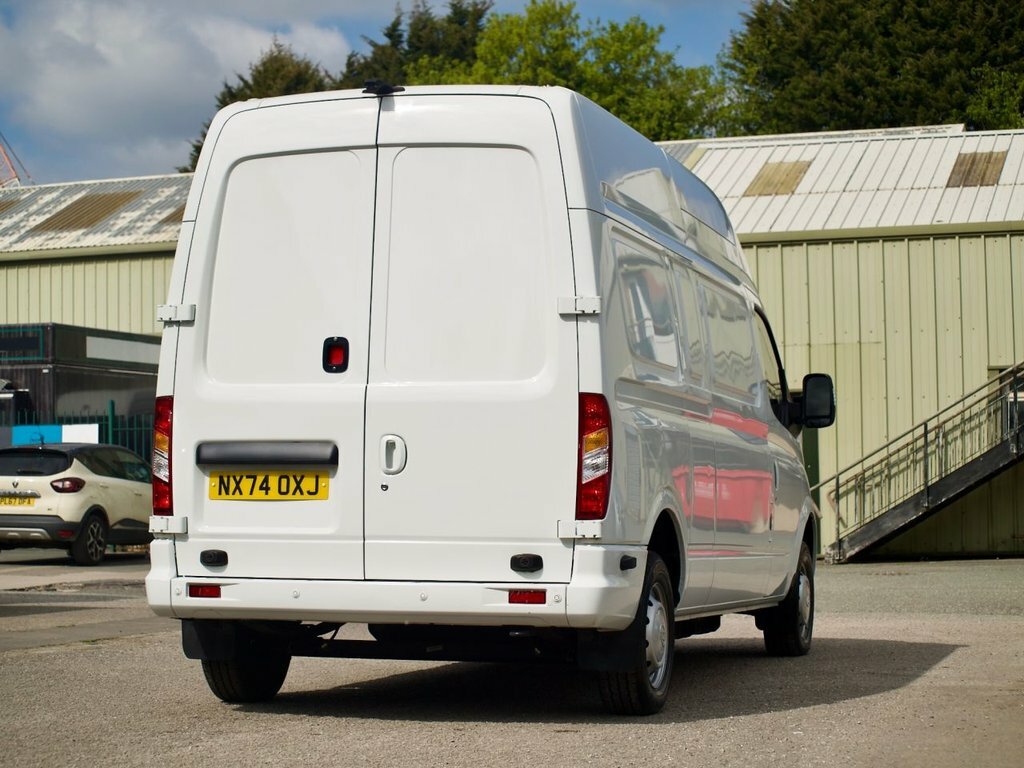 Mpv NX74OXJ White #4