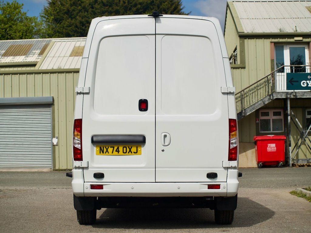 Mpv NX74OXJ White #3