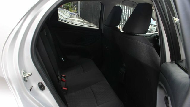 Toyota Yaris Vvt-h Design Hatchback DU71BVB Silver #5