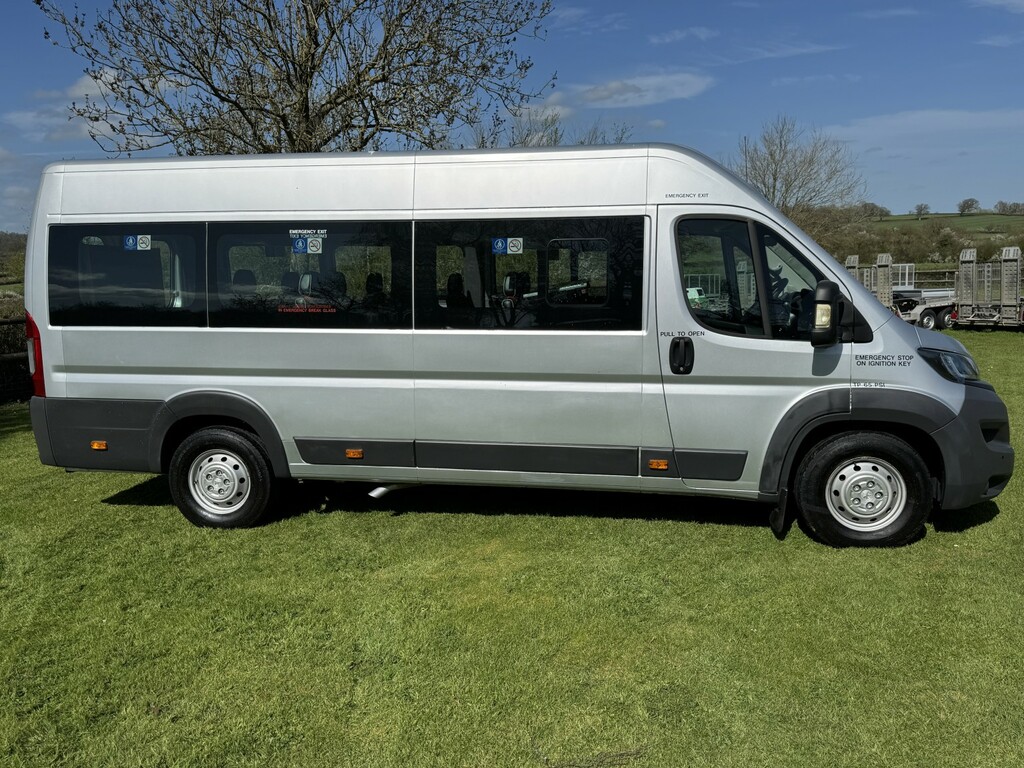Peugeot Boxer 2.0 Bluehdi 440 Mini Bus Silver #5