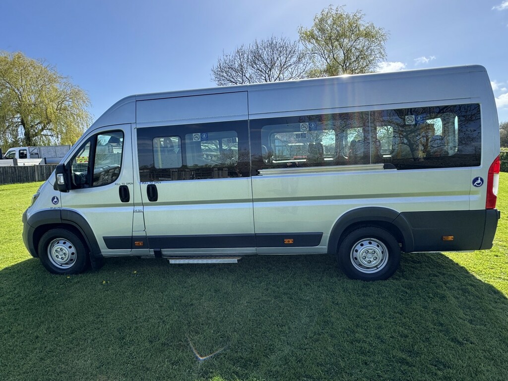 Peugeot Boxer 2.0 Bluehdi 440 Mini Bus Silver #2