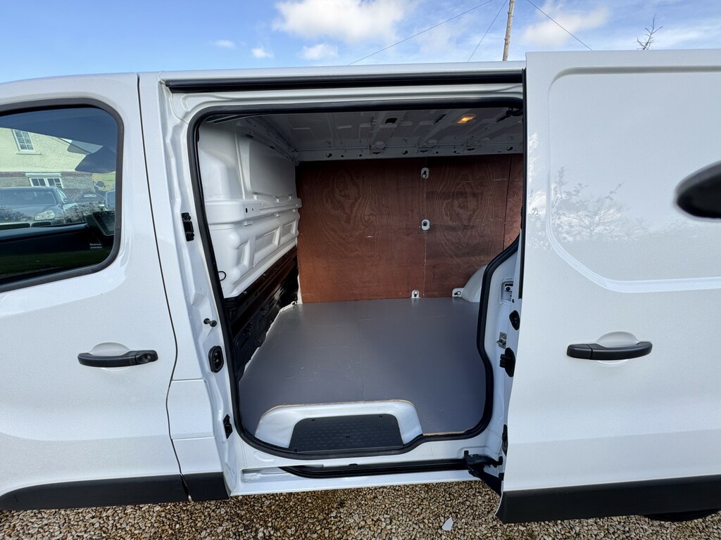 Renault Trafic 2.0 Ll30 Blue Dci 130 Business Panel Van My22 DL72FGC White #6