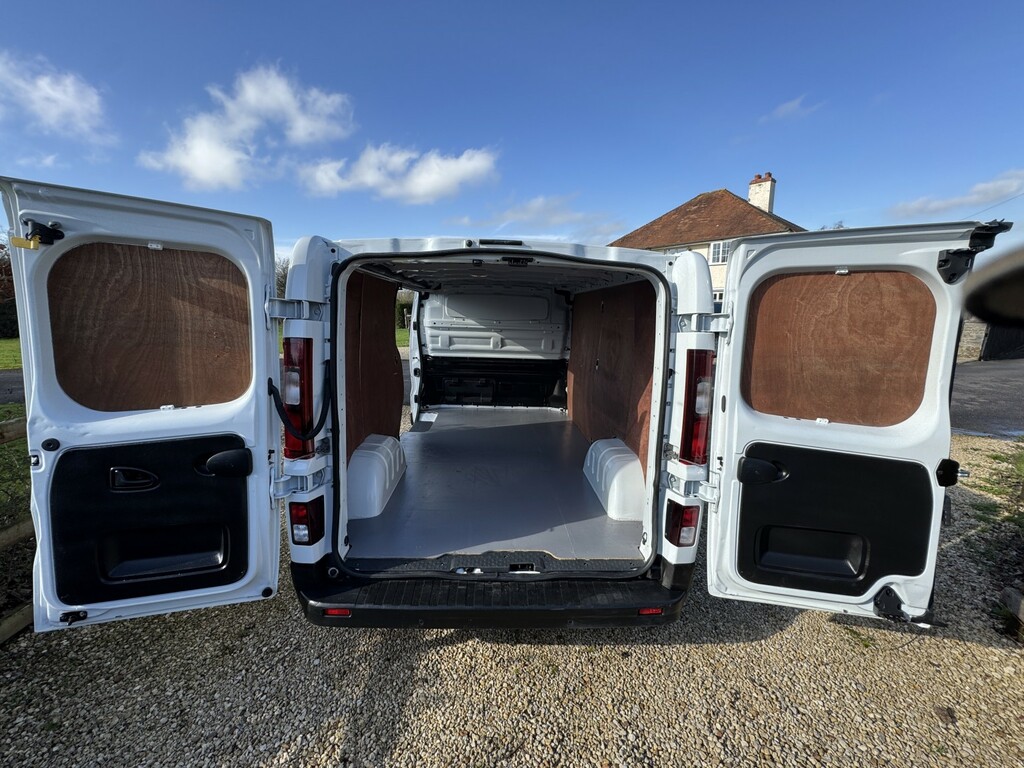 Renault Trafic 2.0 Ll30 Blue Dci 130 Business Panel Van My22 DL72FGC White #4