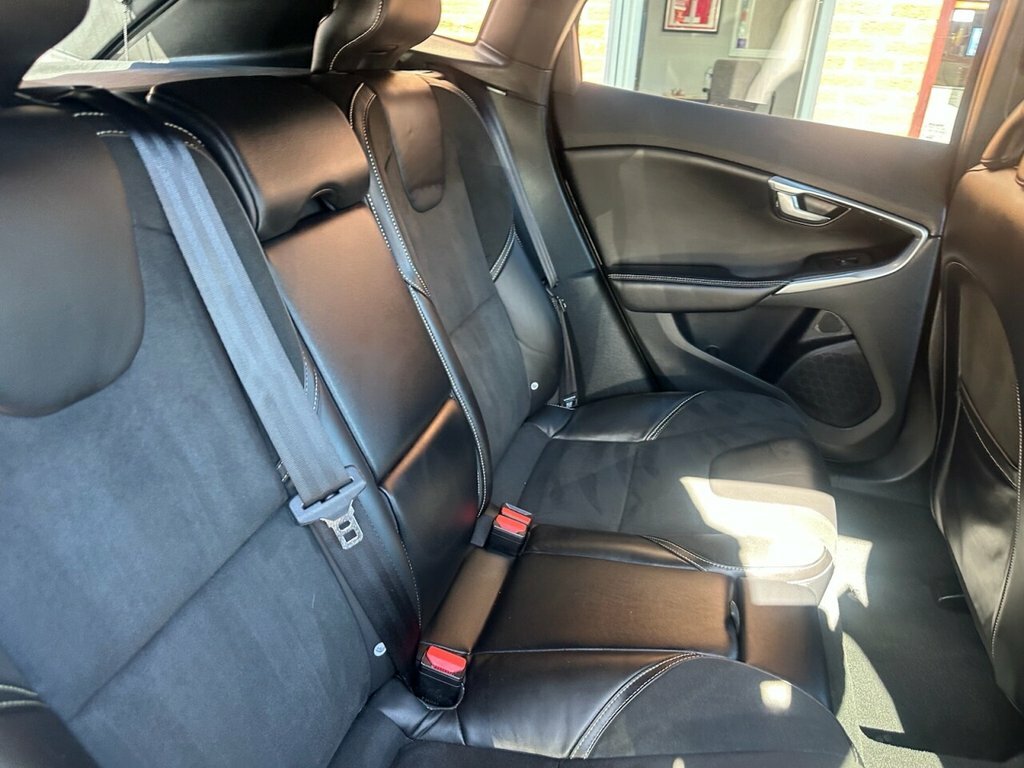 Volvo V40 1.5L R-design CX17MTE Black #6