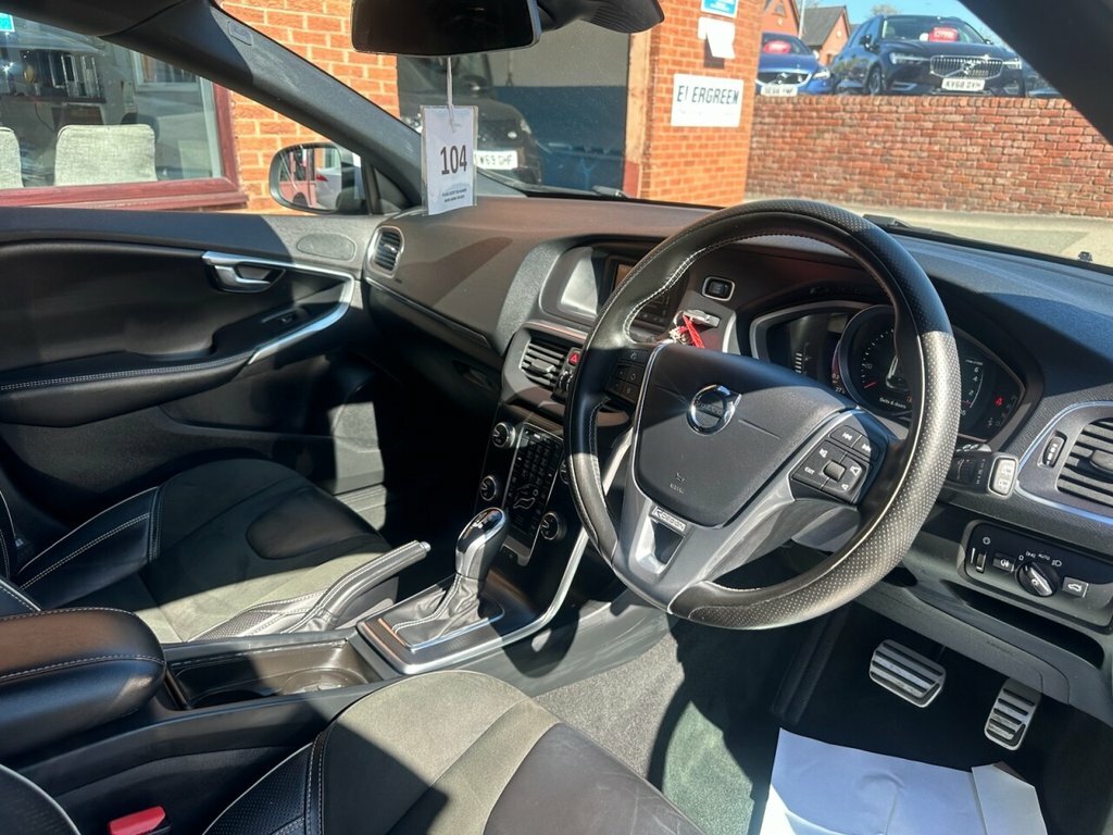 Volvo V40 1.5L R-design CX17MTE Black #4