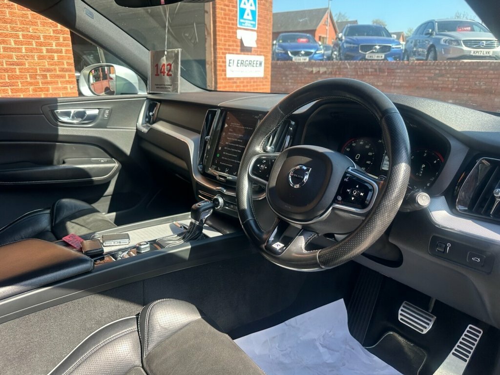 Volvo XC60 2L R-design KR18BNF Grey #4