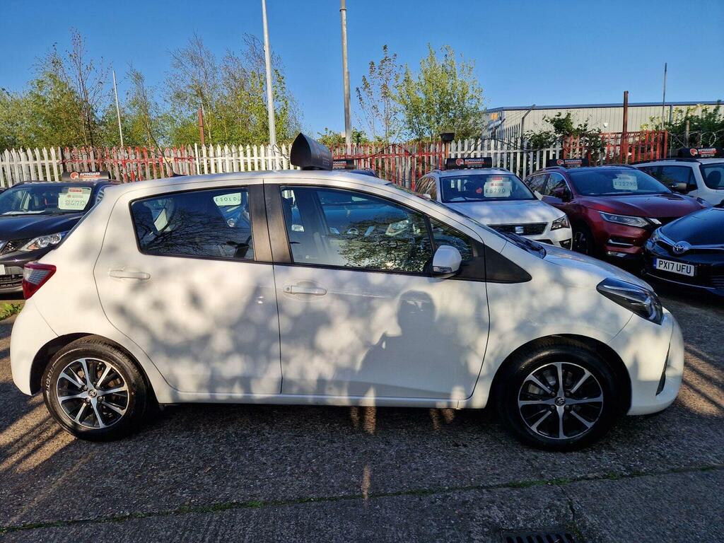 Toyota Yaris 1.5 Vvt-i Icon Tech Euro 6 NY68UZN White #6