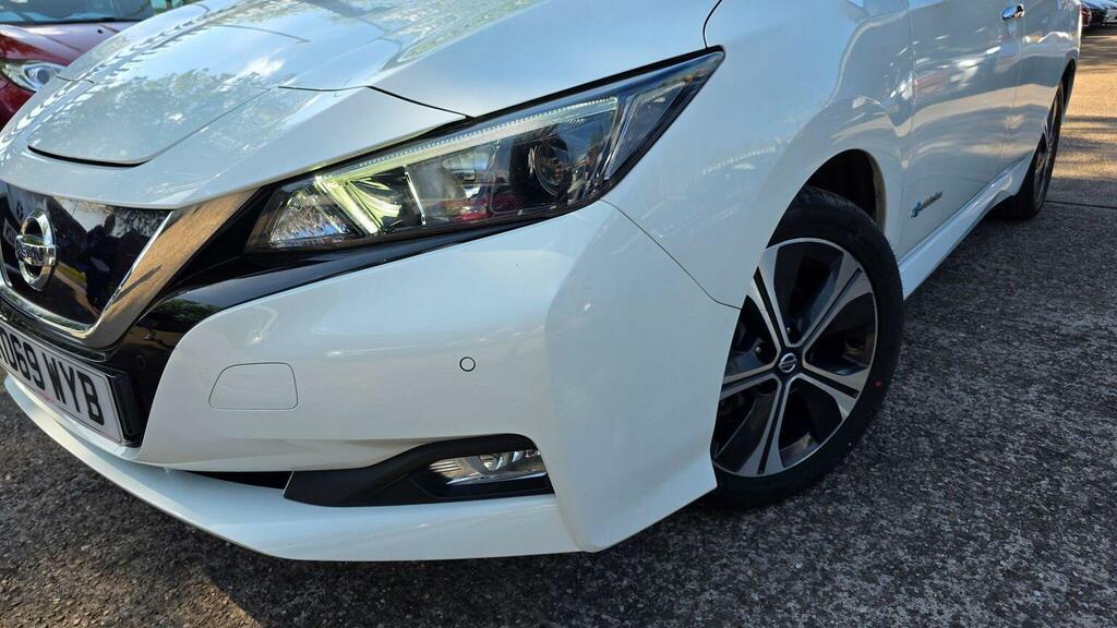 Nissan Leaf Hatchback K069WYB White #5