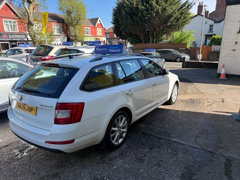 Skoda Octavia Elegance Tdi Cr Dsg White #3