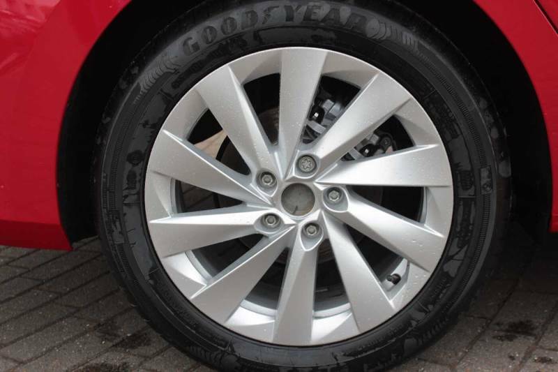 Skoda Octavia 2.0 Tdi Se L - 2026 Red #5