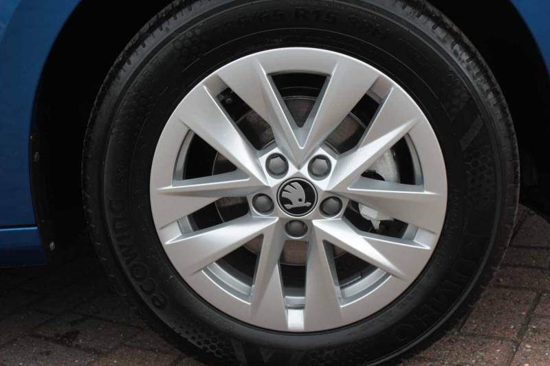 Skoda Fabia 1.0 Mpi 80 Se Edition - 2026 Blue #5