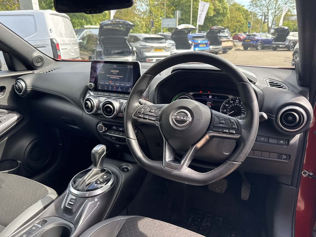 Nissan Juke 1.6 Hybrid N-connecta AP72OCS Red #3