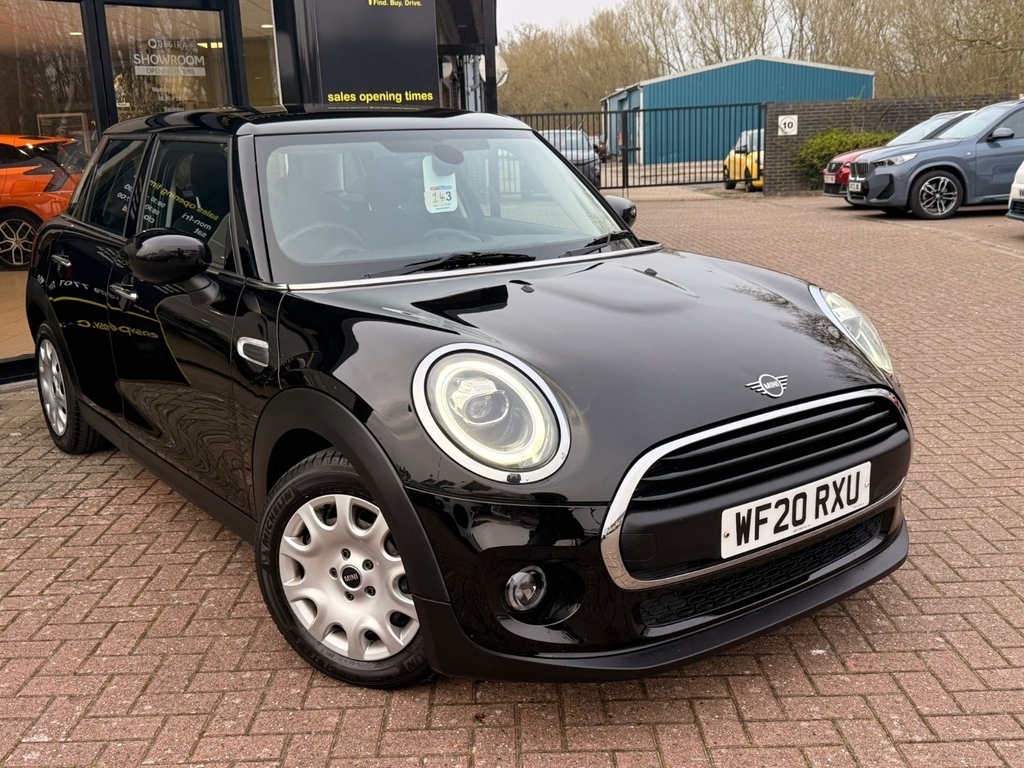 Mini Hatch 1.5 One Classic II Comfortnav Pack Black