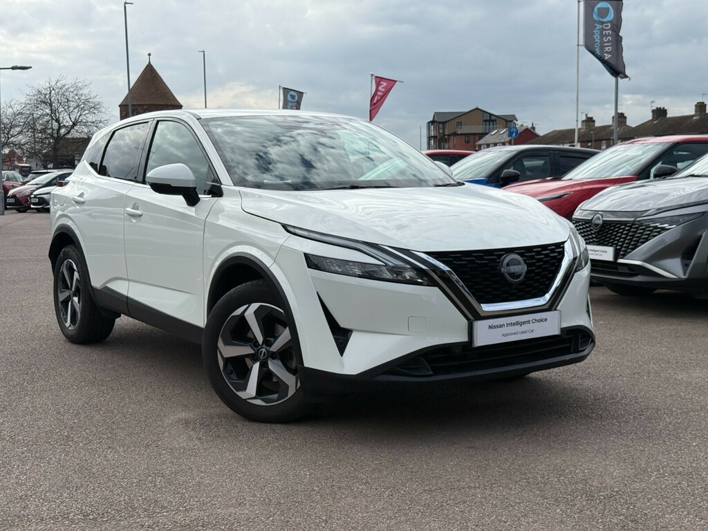 Nissan Qashqai 1.3 Dig-t Mh 158 N-connecta Xtronic White