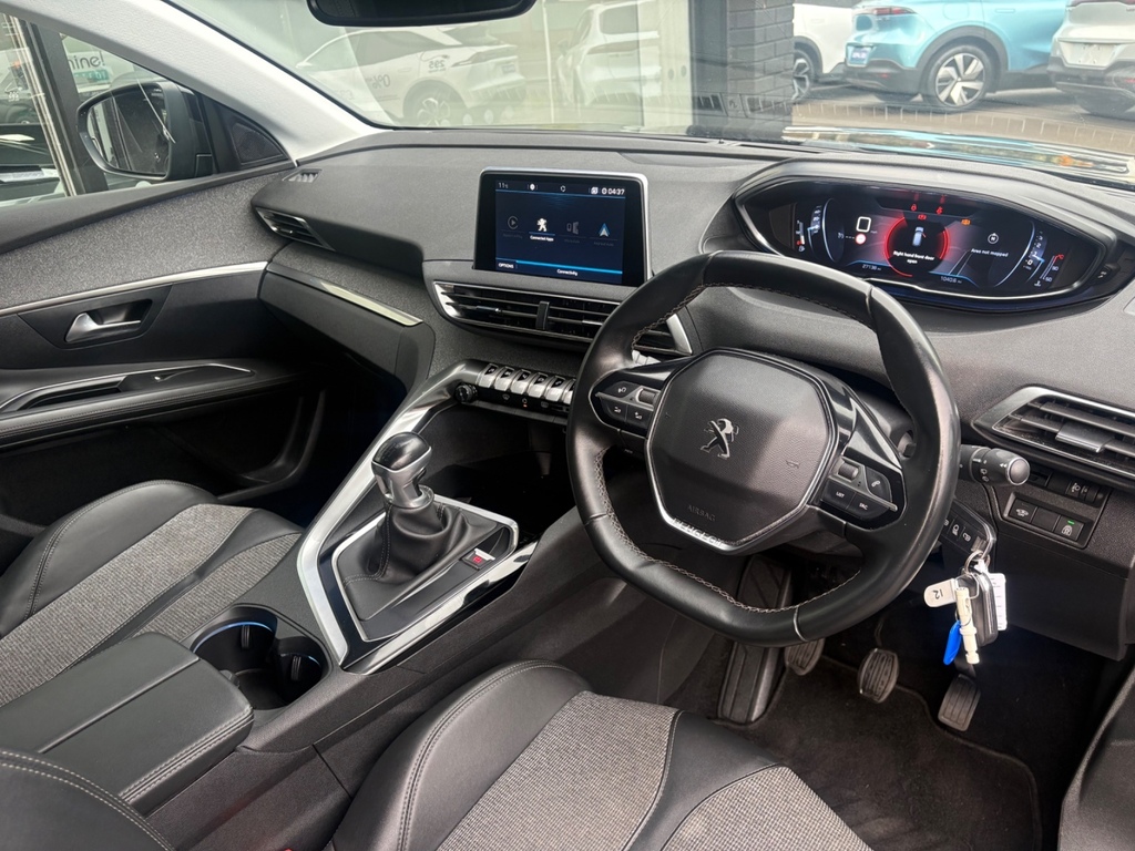 Peugeot 3008 1.2 Puretech Allure Estate Black #2