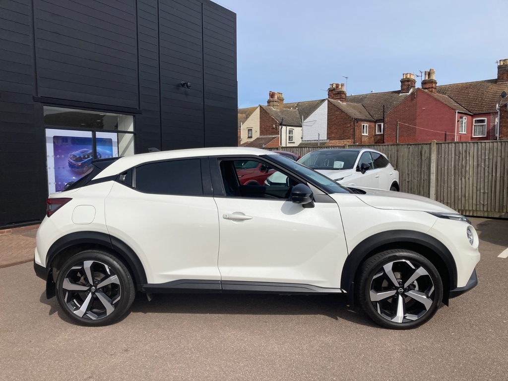 Nissan Juke 1.0 Dig-t 114 Tekna AX73DYS White #2