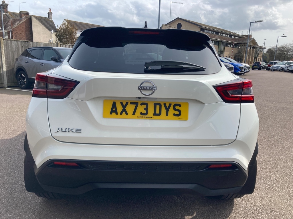 Nissan Juke 1.0 Dig-t 114 Tekna AX73DYS White #4
