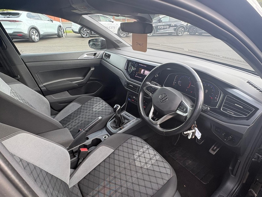 Volkswagen Polo 1.0 Tsi R-line BW72WRN Black #2
