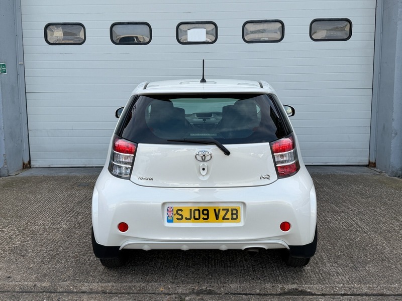 Toyota IQ 1.0 Vvt-i 2 White #5