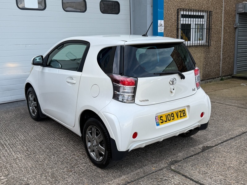 Toyota IQ 1.0 Vvt-i 2 White #6