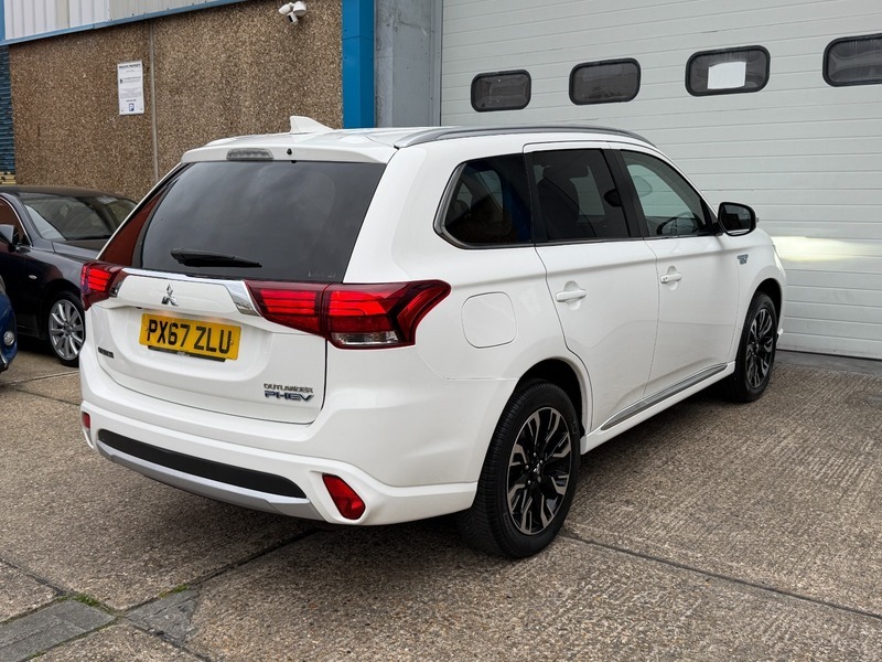 Mitsubishi Outlander 2.0H 12Kwh 4H Cvt PX67ZLU White #4