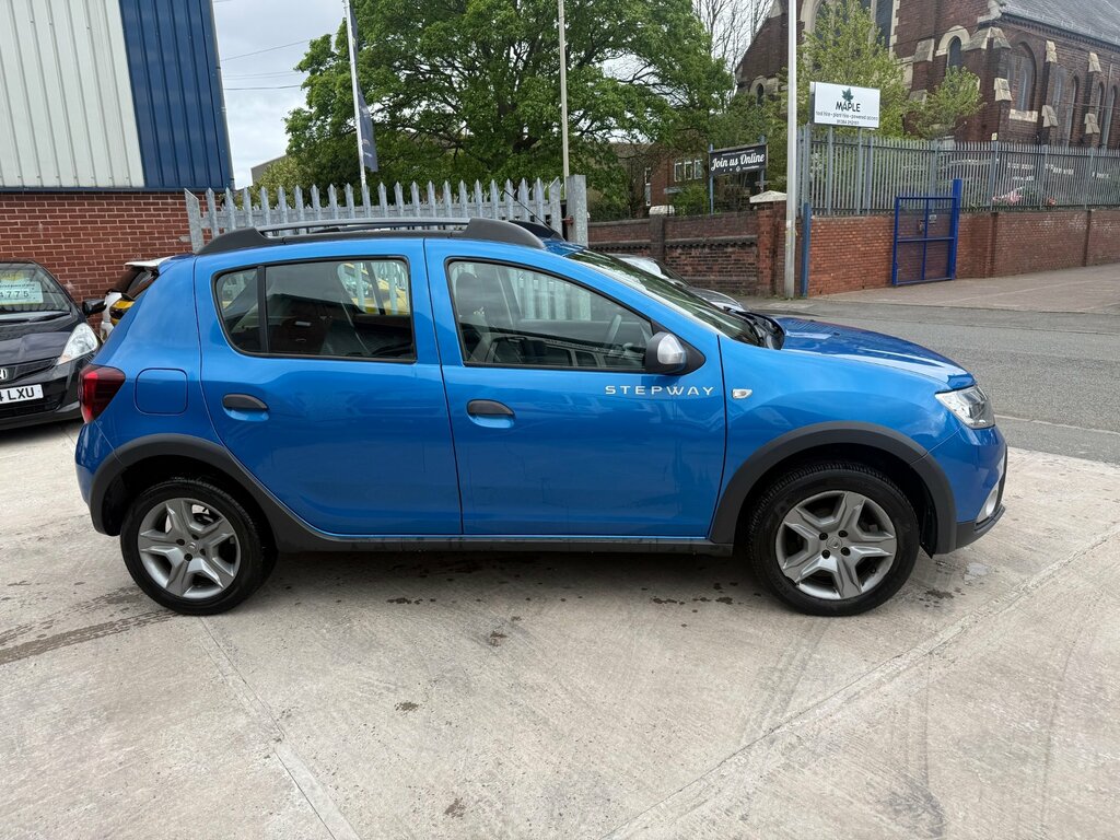 Dacia Sandero Stepway 0.9 Tce Comfort Hatchback Euro 6 Blue