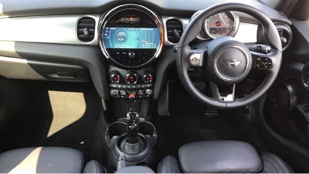 Mini Hatch Cooper Exclusive Steptronic Euro 6 RJ71VVU Red #4