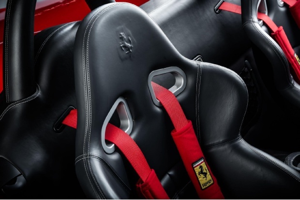 Ferrari 550 Barchetta Red #32