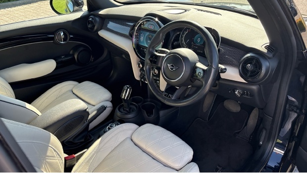 Mini Hatch Cooper Exclusive Steptronic Euro 6 WV71VXR Black #6
