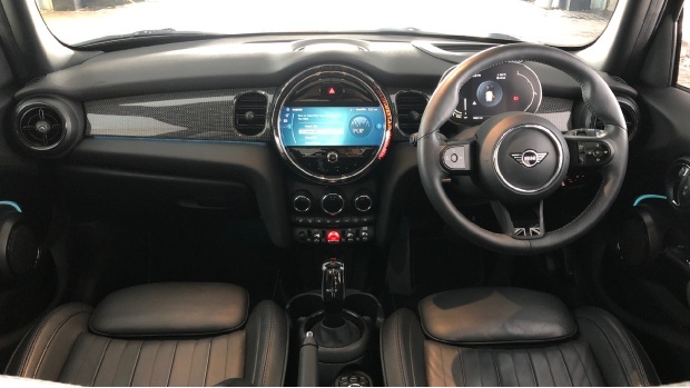 Mini Hatch Cooper Exclusive Steptronic Euro 6 FL22HGA Black #4