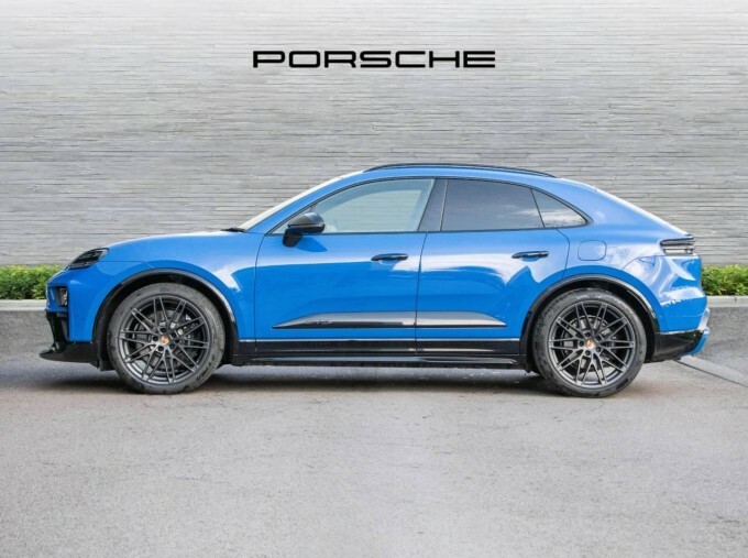 Porsche Macan 100Kwh Gts VO75HGN Blue #2