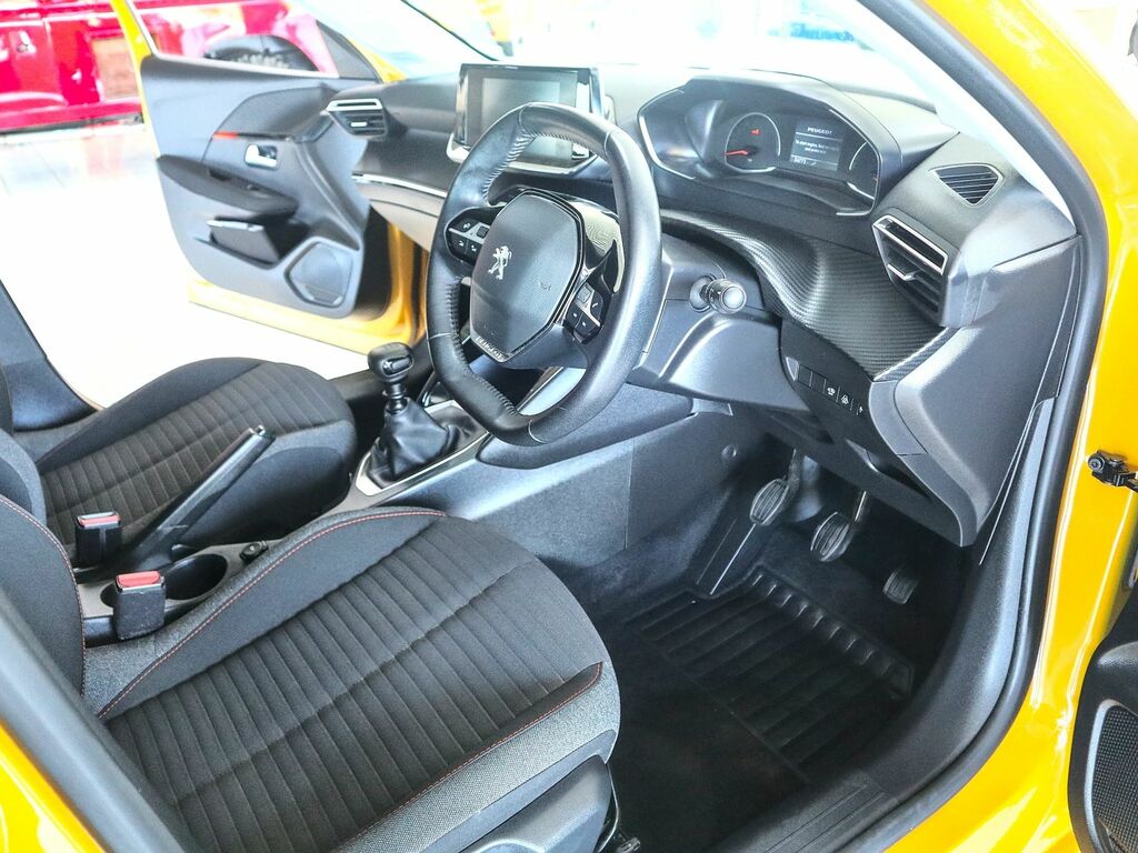 Peugeot 208 1.2 Active Premium Puretech VE71AYN Yellow #3