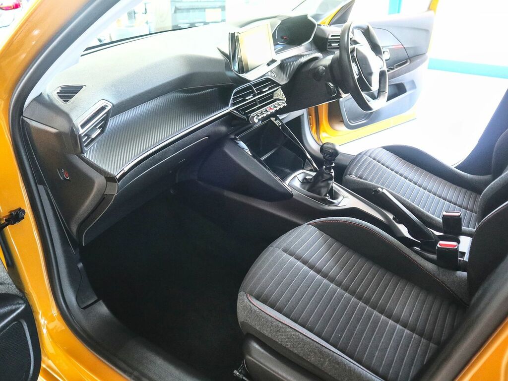 Peugeot 208 1.2 Active Premium Puretech VE71AYN Yellow #4