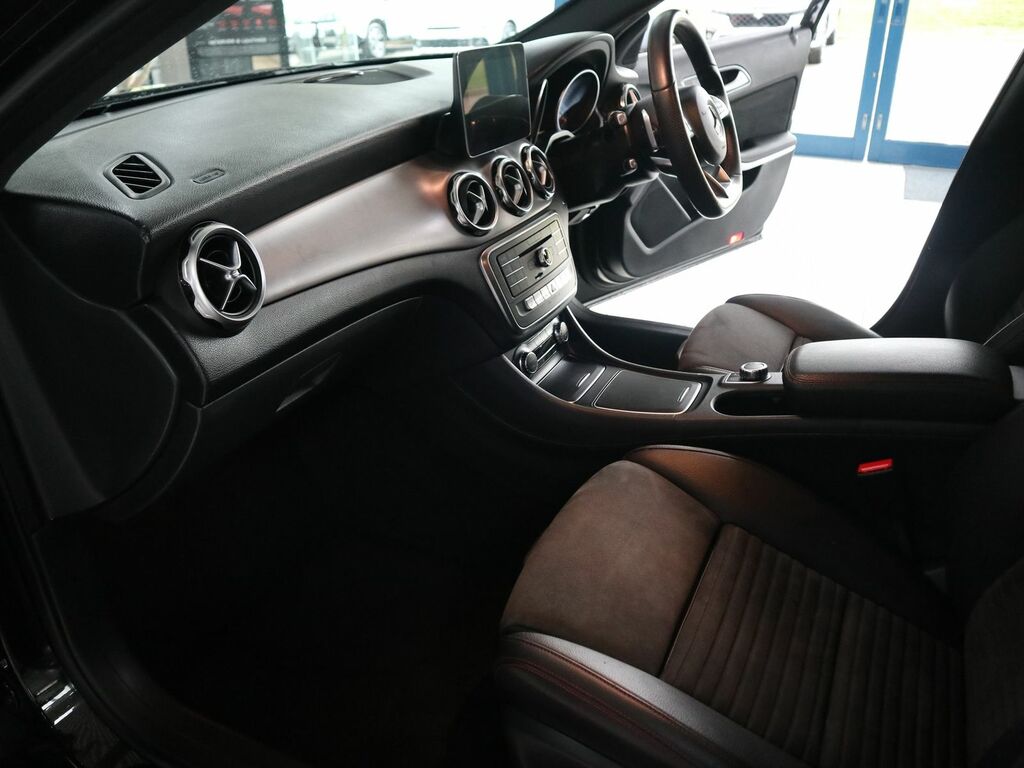 Mercedes-Benz GLA Class 1.6 Gla 180 Amg Line Edition 7G-dct EJ69BCE Black #4