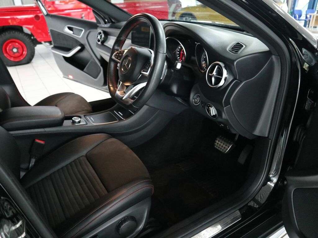 Mercedes-Benz GLA Class 1.6 Gla 180 Amg Line Edition 7G-dct EJ69BCE Black #3