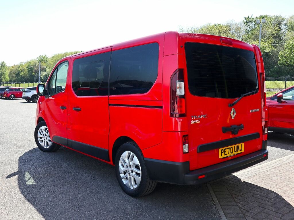 Renault Trafic 2.0 Sport Nav Energy 28 Dci Minibus Doublecab Swb Red #2