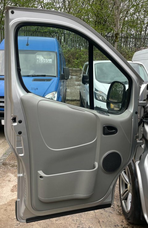 Renault Trafic Minibus 2.0 Silver #28