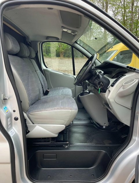 Renault Trafic Minibus 2.0 Silver #20