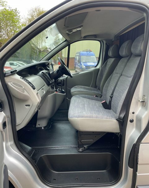 Renault Trafic Minibus 2.0 Silver #29